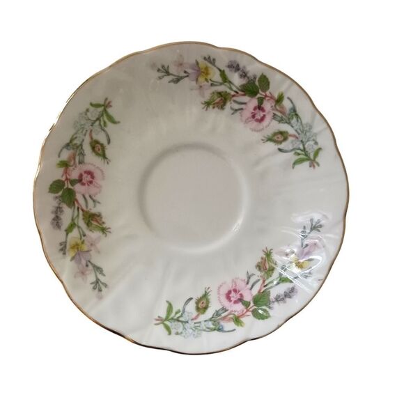 Aynsley Wild Tudor Bouquet Tea Cup Saucer Vtg England Bone China Floral Cottage. - Picture 10 of 16
